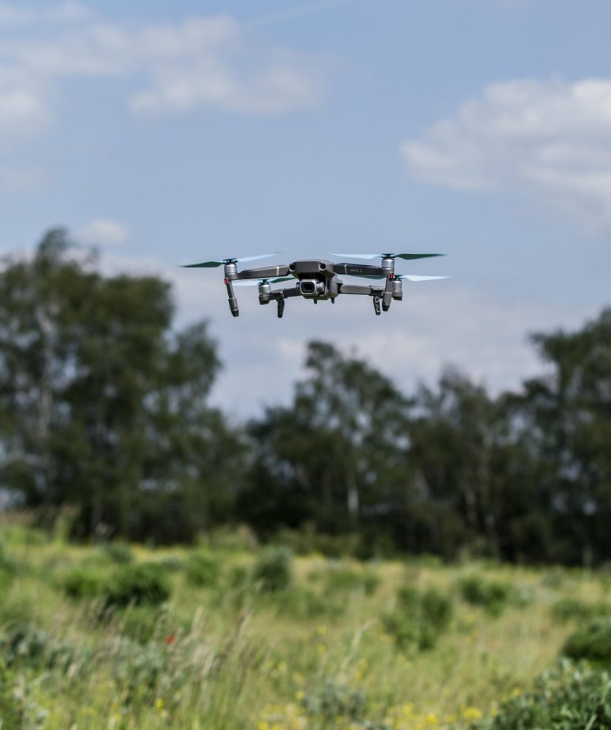 g51628b88dd6213faf7d383f00ec8202cf12fb2605b097a60edac55e4e6619e13500e8ffda70be9d473c7eabae85e5b0d154c2c64c378351fa807807c0fe37263_1280-5231539 drone, aircraft, flying, flying object, robot, propeller, heaven, remotely controlled, technology, flying drone, quadrocopter, hobby, camera, illuminated, electronics, rotors, drone, drone, drone, drone, drone, robot